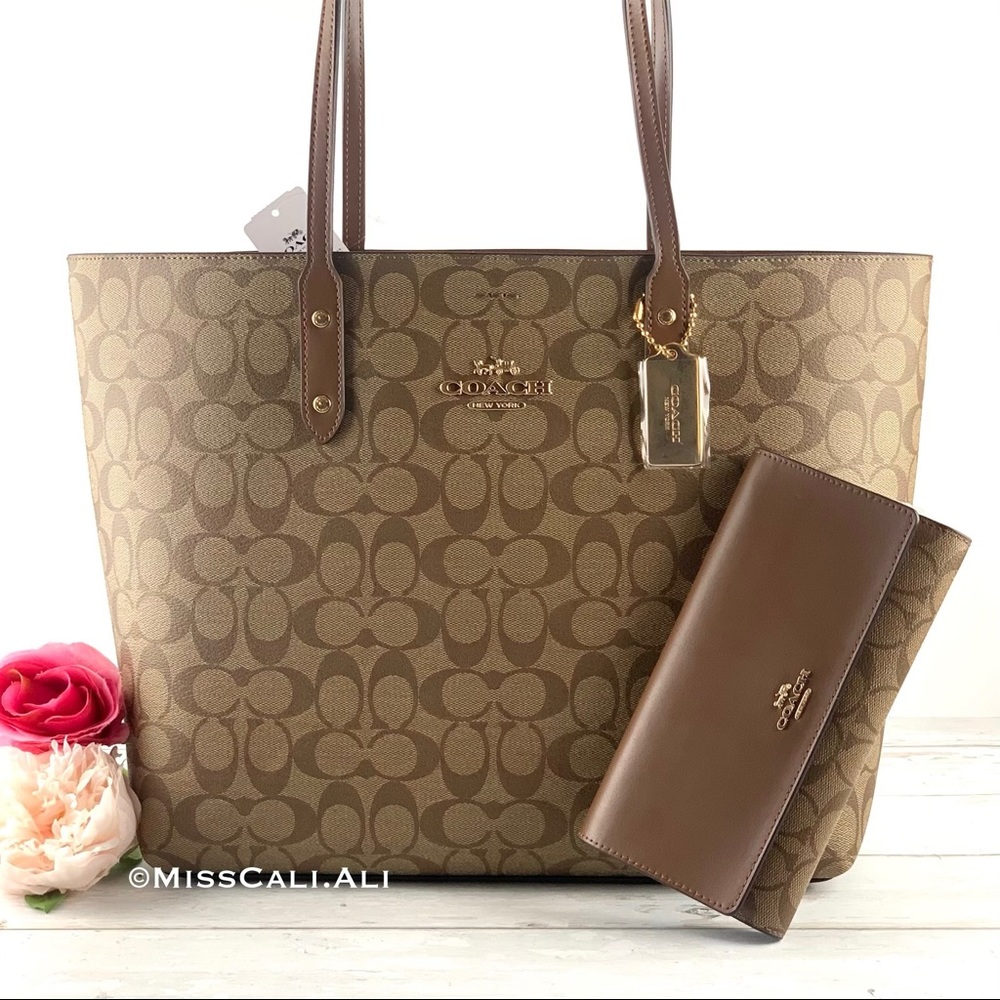 NWT COACH Signature Canvas Town Tote Bag & Long Wallet Signature Set